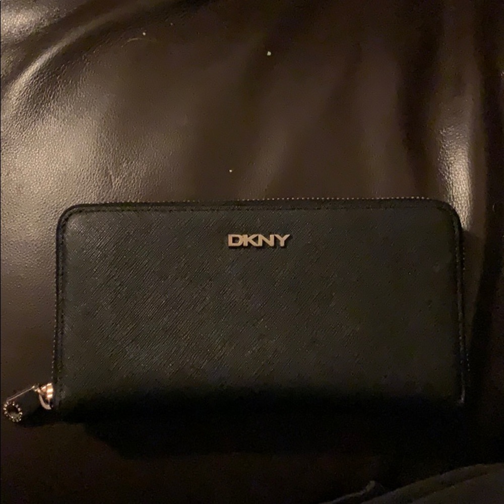DKNY WALLET